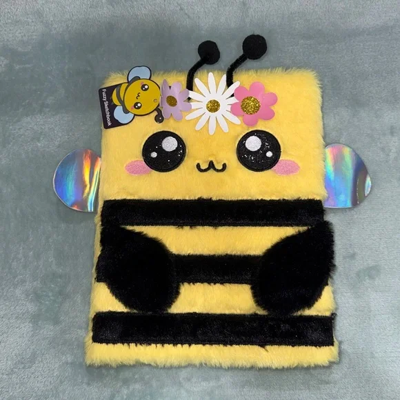 Cute Fuzzy Bee Sketchbook - Picture 7 of 13